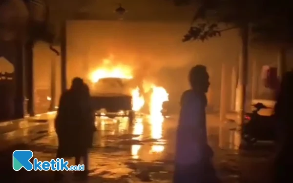 OTK Diduga Bakar 2 Mobil dan 2 Motor Milik Mantan Tim Sukses Bupati Sampang