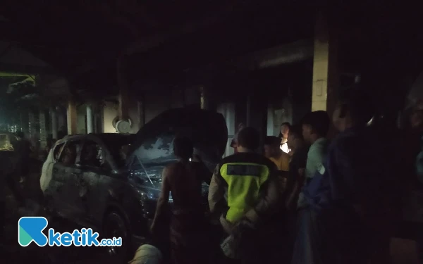 Thumbnail Berita - Kendaraan Eks Tim Sukses Bupati Sampang Dibakar OTK, Polisi Usut Motif Pelaku