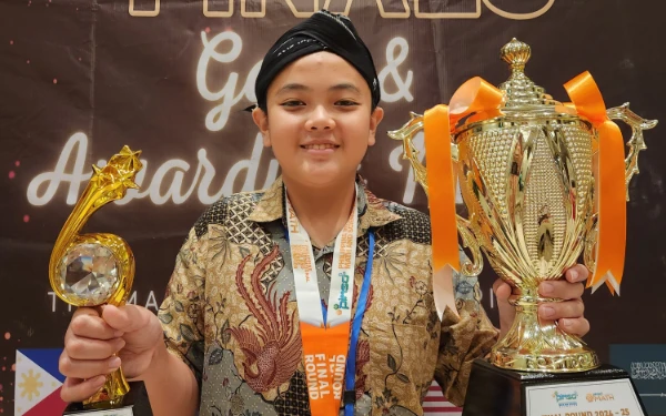 Thumbnail Berita - Bangga! Siswa SMP Surabaya Juarai Olimpiade Matematika di Filipina