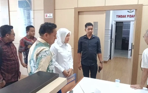Thumbnail Berita - Eks Wakil Wali Kota Palembang dan Suami Diperika Jaksa di Kasus Korupsi Hibah PMI