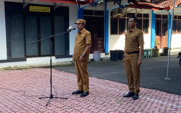 Thumbnail Berita - Bupati Bondowoso Sidak Hari Pertama Masuk, Tingkat Kehadiran 98,57 Persen
