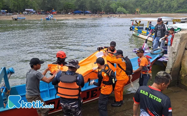 Thumbnail Berita - Tiga Hari Hilang Terseret Ombak di Pantai Karangpakis Cilacap, Remaja Ditemukan Meninggal
