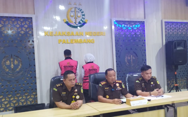 Thumbnail Berita - Korupsi Hibah PMI, Eks Wakil Wali Kota Palembang dan Suami Ditahan