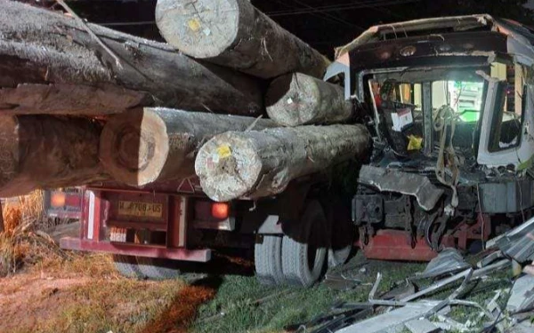 Thumbnail Berita - Kecelakaan Kereta vs Truk, KAI Daop 8 Surabaya Gugat Pelaku