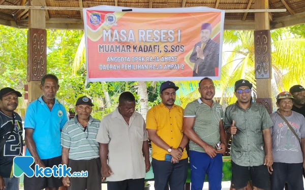 Thumbnail Berita - Muamar Kadafi Gelar Reses di Kampung Wisata Arborek, Masyarakat Keluhkan Ketersediaan Air Bersih