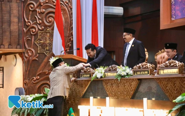 Thumbnail Berita - DPRD Jatim Harap Penurunan Angka Kemiskinan LKPJ Gubernur Nyata, Bukan Hanya Data Statistik