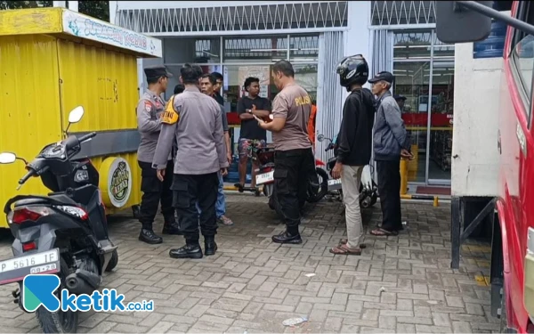 Thumbnail Berita - Karyawan Minimarket di Jember Dibacok Saat Berusaha Selamatkan Motornya