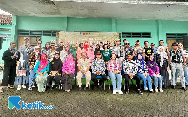 Thumbnail Berita - Meriah, Cosplay Kostum Jadul Warnai Syawalan Dinas Perpustakaan dan Kearsipan Sleman