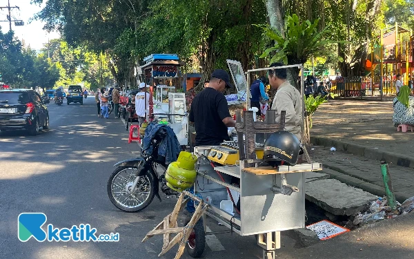 Thumbnail Berita - PKL Kota Malang Didorong Punya Legalitas, Pemerintah Tawarkan Sertifikasi Halal