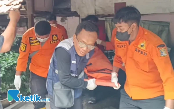 Thumbnail Diduga Dimangsa 10 Anjing Peliharaannya, Pria 52 Tahun di Surabaya Tewas Penuh Luka Wajah di Dalam Kamar