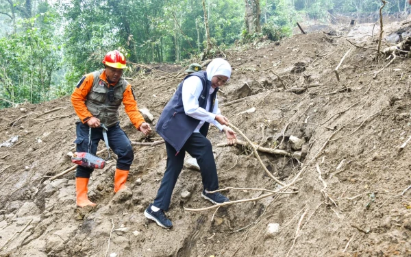 Thumbnail Berita - Perkembangan Longsor Cangar, Khofifah Sebut Pembukaan Jalur Masih Dievaluasi