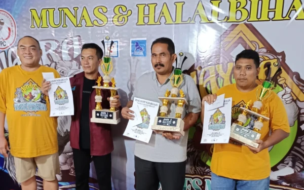 Thumbnail Berita - Krey dan Lahore Sabet Best of the Best Merpati Hias Nayra Farm Cup Kediri 2025