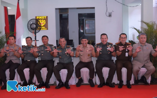 Thumbnail Berita - Pangdam III Siliwangi Apresiasi Gercep Bupati Bandung Tambah Kantor Koramil