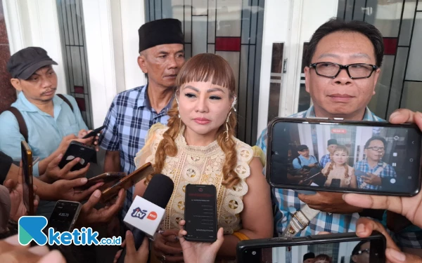Thumbnail Jan Hwa Diana Segera Cabut Laporan Setelah Temui Cak Ji di Rumah Dinas