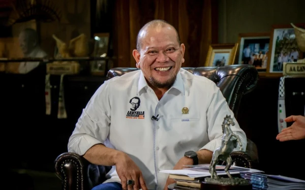 Thumbnail Berita - Tak Temukan Bukti, La Nyalla Desak KPK Klarifikasi Penggeledahan Rumah