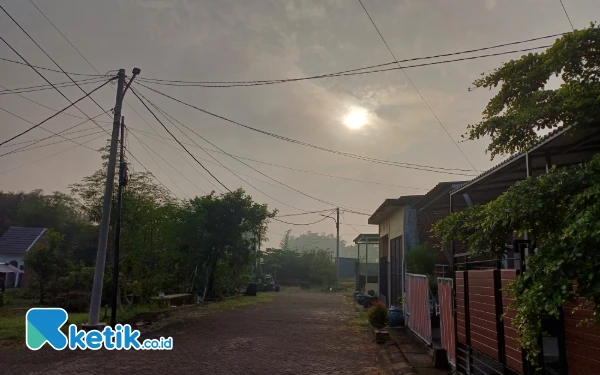 Thumbnail Prakiraan Cuaca Surabaya Selasa 15 April 2025, Pagi Hujan Intensitas Rendah