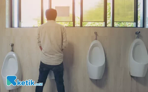 Thumbnail ‎Cegah Najis, Berikut Penelitian Secara Sains Cara Pipis Hindari Cipratan Urine Pria, Jangan Lurus!