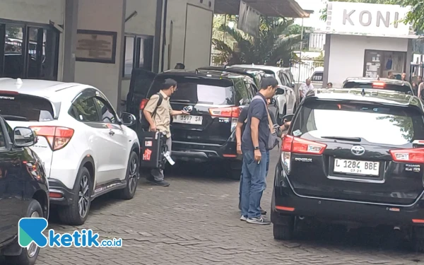 Penyidik KPK Amankan Sejumlah Dokumen dari Kantor KONI Jatim