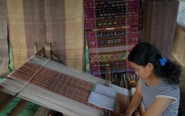 Thumbnail Ulos Mendunia: Kisah Marlinda Panggabean Mewujudkan Kemandirian Perempuan Desa