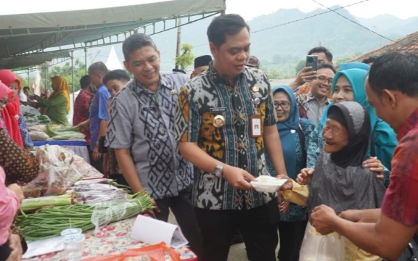 Thumbnail Berita - Bupati Jepara Mulai Ngantor di Desa, Ini Sederet Aduan Warga