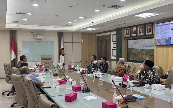 Thumbnail Berita - Bupati Bondowoso Kunjungi Kementerian ESDM, Bahas Peresmian PLTP Ijen oleh Presiden