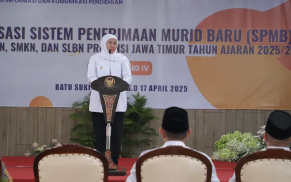 Thumbnail Berita - Gubernur Khofifah Minta 200 Kepala Sekolah di Kota Batu Lakukan SPMB Secara Objektif