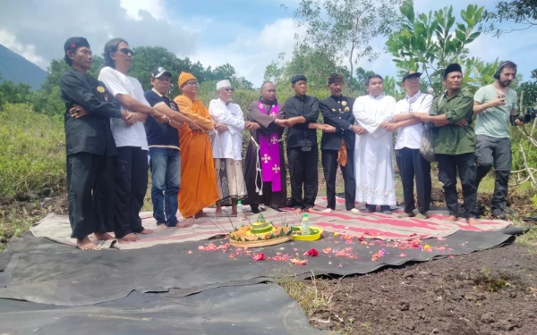 Laskar Hijau Tutup Musim Tanam Di Lereng Gunung Lemongan Dengan Doa Lintas Iman