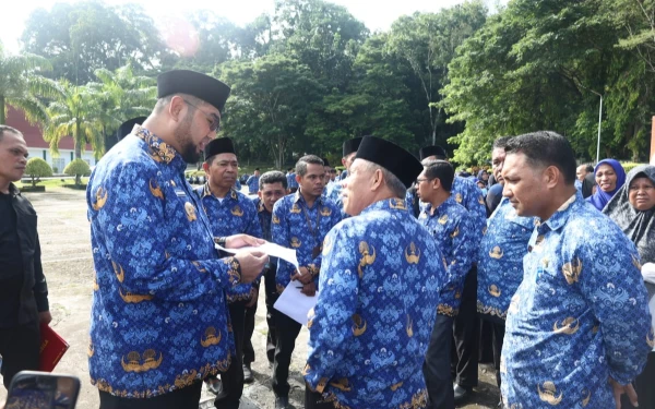 Thumbnail Berita - Bupati Halsel Bassam Kasuba: Malas Berkantor, TPP ASN Akan Dipotong!