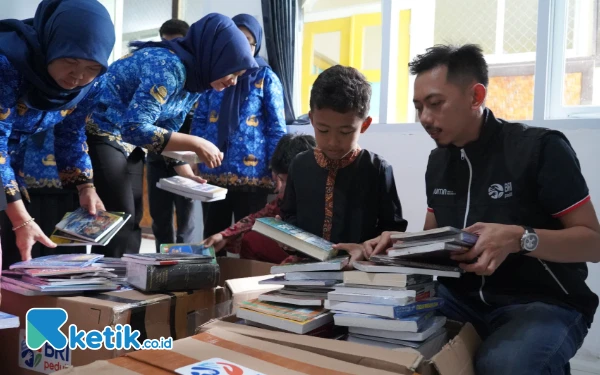 Thumbnail Berita - Program TJSL Ini Sekolahku, BRI RO Bandung Serahkan Bantuan Buku