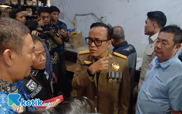 Thumbnail Berita - Kaget Karyawan UD Santoso Seal Tidak Boleh Salat Jumat, Wamenaker Ebenezer: Biadab