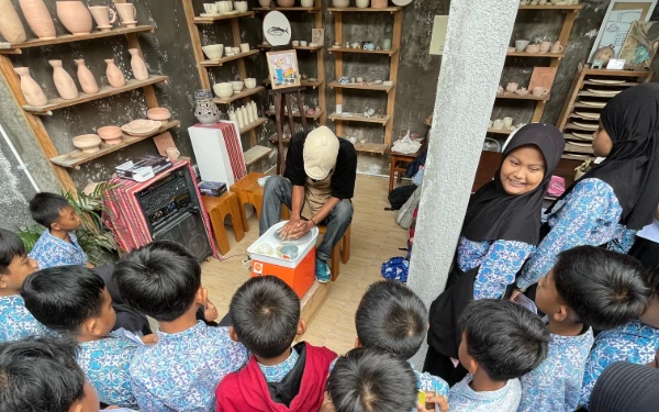 Thumbnail ‎Menengok Wisata Edukasi Seni Keramik di Kota Batu, Tetap Eksis Meski Sepi Pengunjung