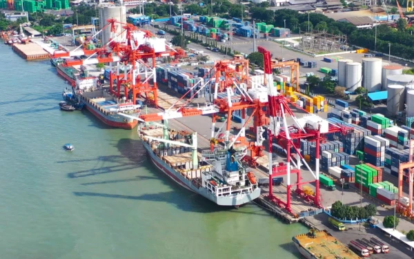 Thumbnail Minimalisir Waktu Sandar, Terminal Teluk Lamong Optimalkan Operasional TPK Nilam