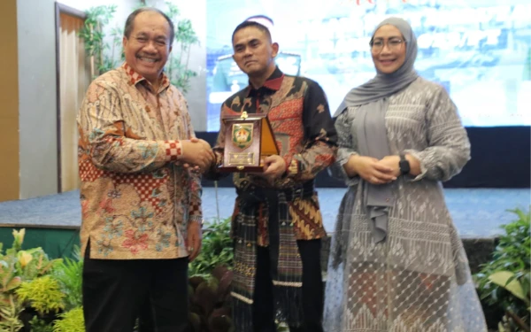 Thumbnail Berita - Penuh Keakraban, Taufik Zainal Hadiri Malam Sambut Komandan Korem 022/Pantai Timur