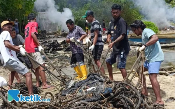 Aksi Bersih-bersih Sampah Pokdaling Kafopojey Merambah Hingga Pulau Kabalam Misool Selatan