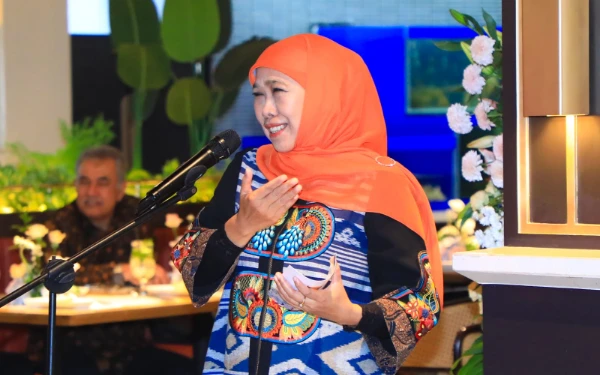 Thumbnail Berita - Panggil Mantan Pegawai UD Sentosa Seal, Khofifah: Ijazah Dicetak Ulang