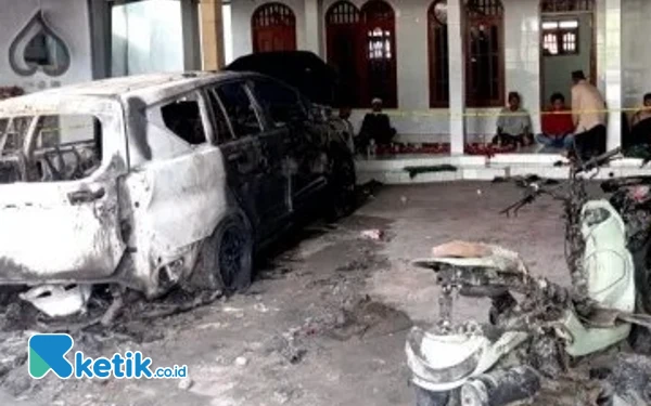 Thumbnail Kasus Pembakaran Empat Kendaraan di Sampang Masih Teka-teki, Polisi Sudah Panggil 11 Saksi