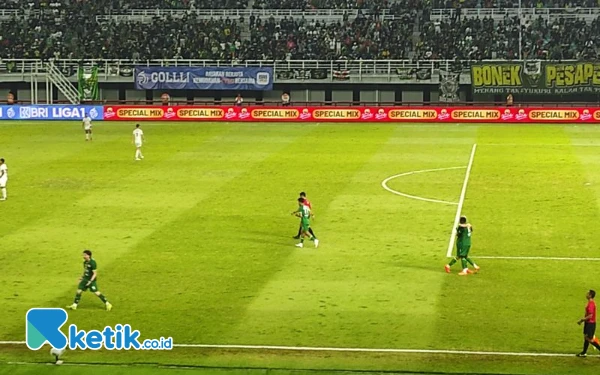 Thumbnail Berita - Hasil Derbi Suramadu, Gol Flavio Silva Bawa Persebaya Raih 3 Poin