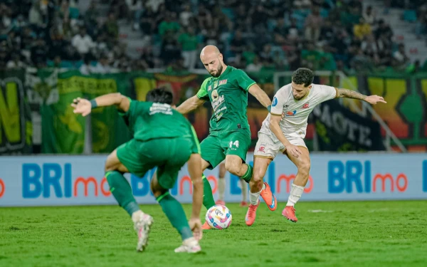 Thumbnail Berita - Bermain 10 Orang, Paul Munster Puji Mental Pemain Persebaya