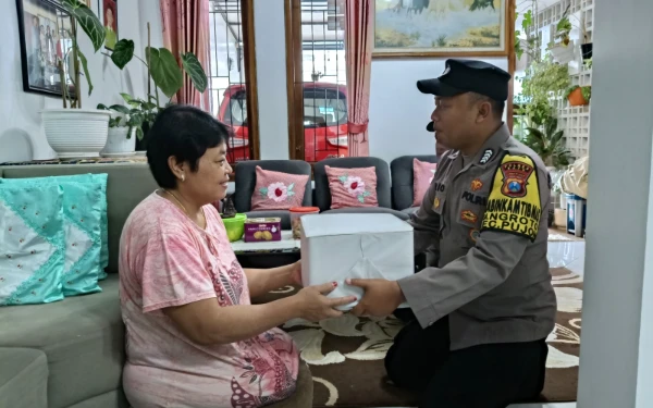 Thumbnail Berita - Polres Batu Peringati Hari Kartini dengan Berbagi kepada Disabilitas