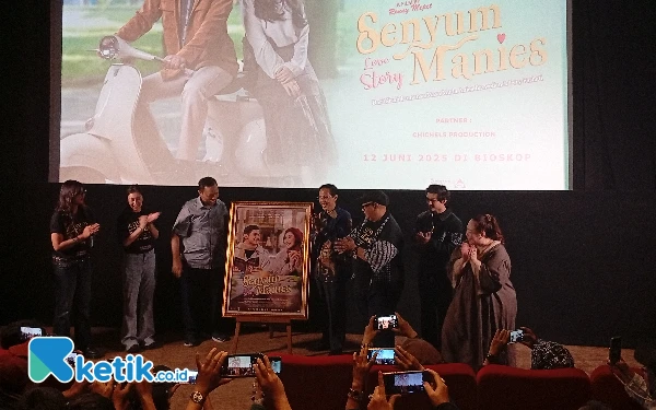 Thumbnail Berita - Film Senyum Manies Love Story, Kisah Romansa Anies Baswedan dan Fery Farhati saat Remaja