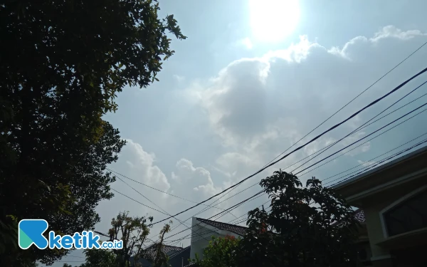 Prakiraan Cuaca Hari Ini: Surabaya Berawan, Kota Batu Berkabut