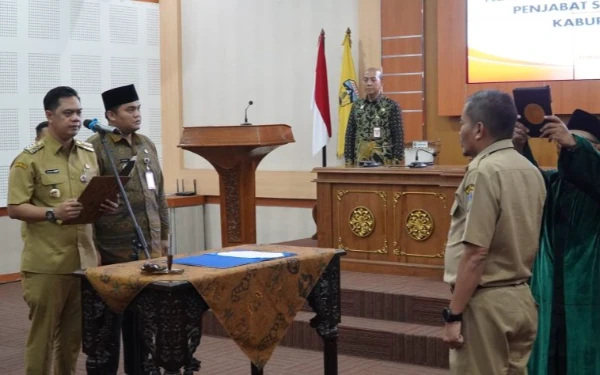 Thumbnail Berita - Ary Bachtiar Resmi Jadi Pj Sekda Jepara, Bupati Tegaskan Tak Ada Jual Beli Jabatan