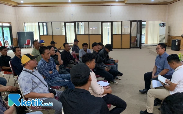 Thumbnail Berita - Warga Laporkan Kades Tumpakkepuh Blitar Terkait Dugaan Korupsi Dana Desa