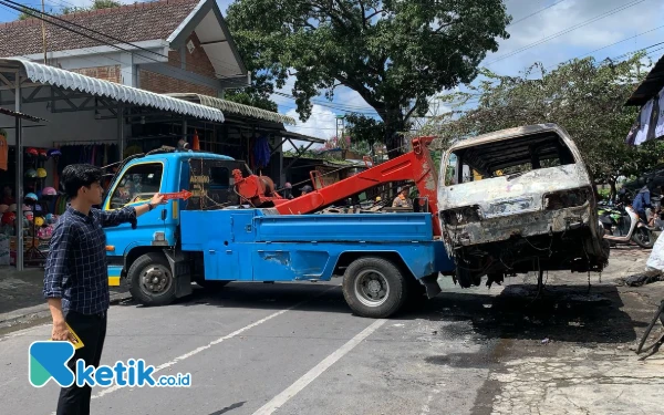 Thumbnail Berita - ‎Polisi Selidiki Kebakaran Angkot Bermuatan BBM di Kota Batu   ‎