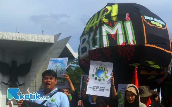 Thumbnail Berita - [BERITA FOTO] Aksi Hari Bumi dan Pesan dari Palembang