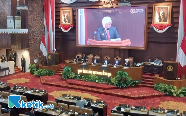 Thumbnail Berita - DPRD Jatim Gelar Paripurna Laporan Pertanggung Jawaban, Pemprov Raih WTP 10 Kali