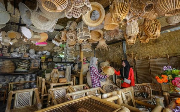 Thumbnail Berita - BRI Salurkan KUR Rp42,23 Triliun hingga Maret 2025, Fokus Sektor Produksi dan Pertanian