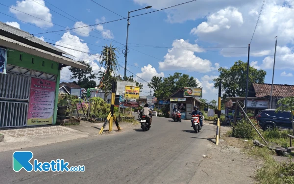 Thumbnail Berita - Warga Kritik Aksi Bongkar Portal, KAI: Saat Ini Ada 4 Penjaga Perlintasan Rel dari Dishub