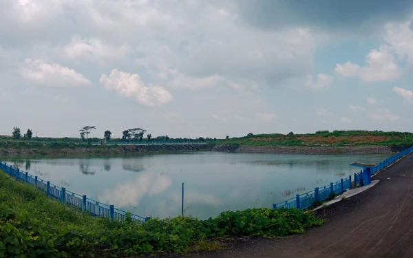 Thumbnail Berita - Pengairan Waduk Belum Berfungsi di Musim Kemarau, Petani Desa Wotan Gresik Minta Ada Penanganan