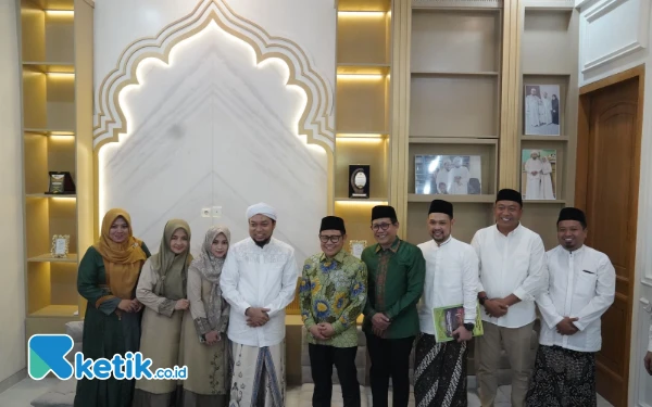 Thumbnail Sowan ke Dua Kiai Kharismatik Situbondo, Ini Kata Menteri PMK Gus Imin